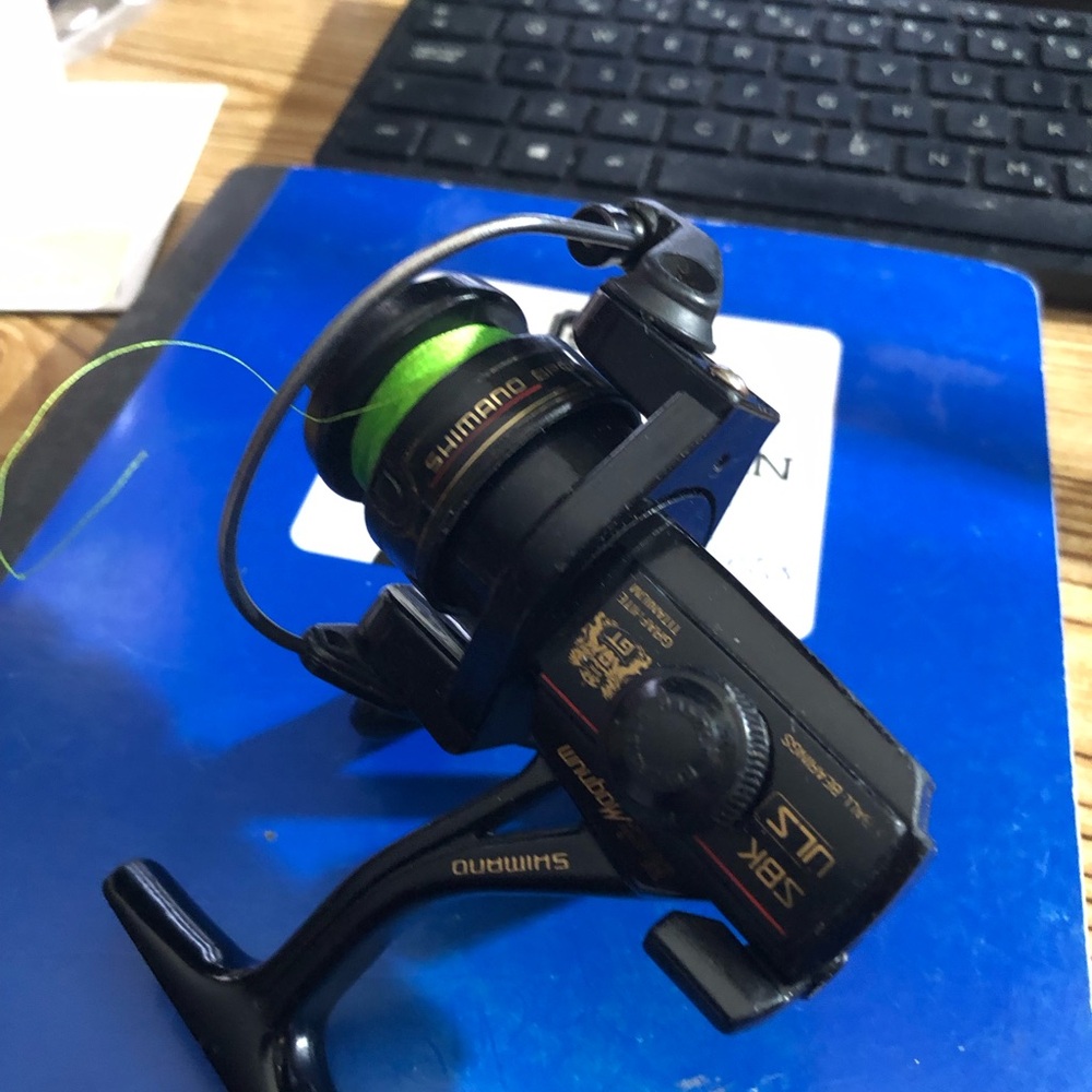 Shimano Magnum SBK ULS 3 Ball Bearings Black Reel with Green Line - Picture 2 of 11